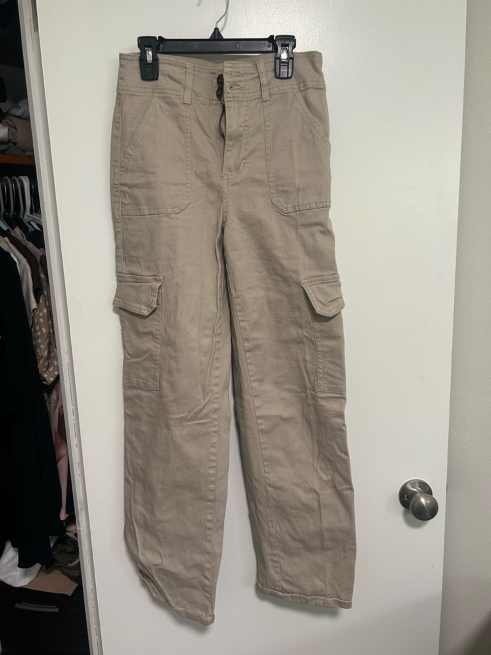 Women’s Cargo Pants in Light Khaki